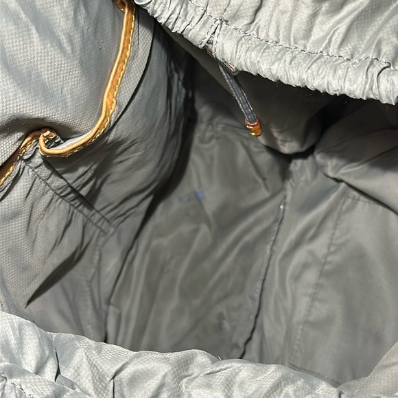 Mz Wallace gray bucket bag. Detachable straps with top handles. - Picture 10 of 14